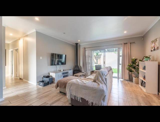 3 BEDROOM CLUSTER FOR SALE IN SONSTRAAL HEIGHTS